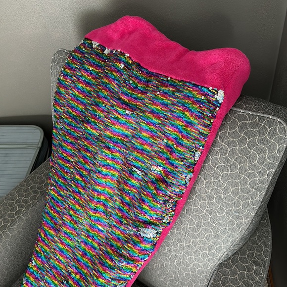 Cynthia Rowley Multi-Color Sequin Mermaid Tail Blanket - Picture 6 of 13